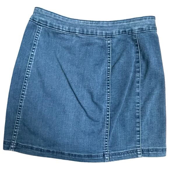 Free People Denim Button-Front Mini Skirt Size 2 - Picture 2 of 5